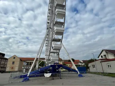 Ferris Wheel 32
